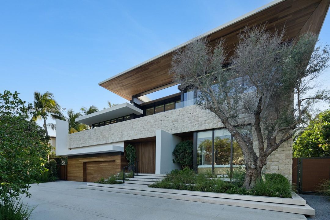 For Sale: $29,950,000 (6 beds, 6 baths, 7635 Square Feet)