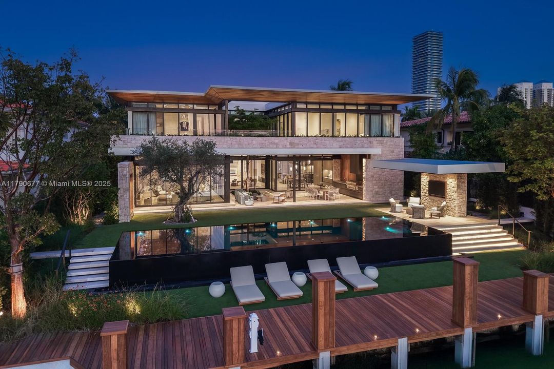 For Sale: $29,950,000 (6 beds, 6 baths, 7635 Square Feet)