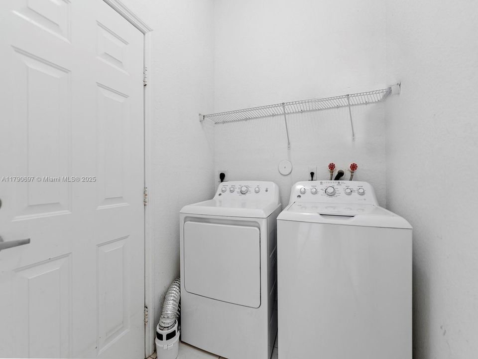 Недавно продано: $283,000 (2 спален, 2 ванн, 1431 Квадратных фут)