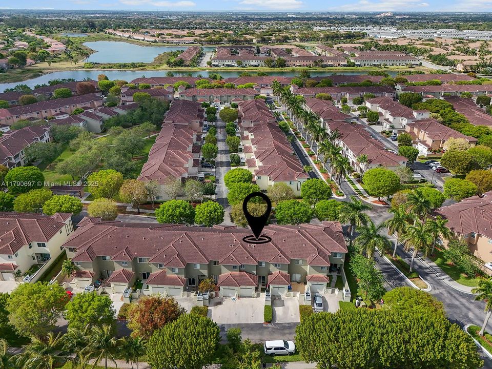 Недавно продано: $283,000 (2 спален, 2 ванн, 1431 Квадратных фут)