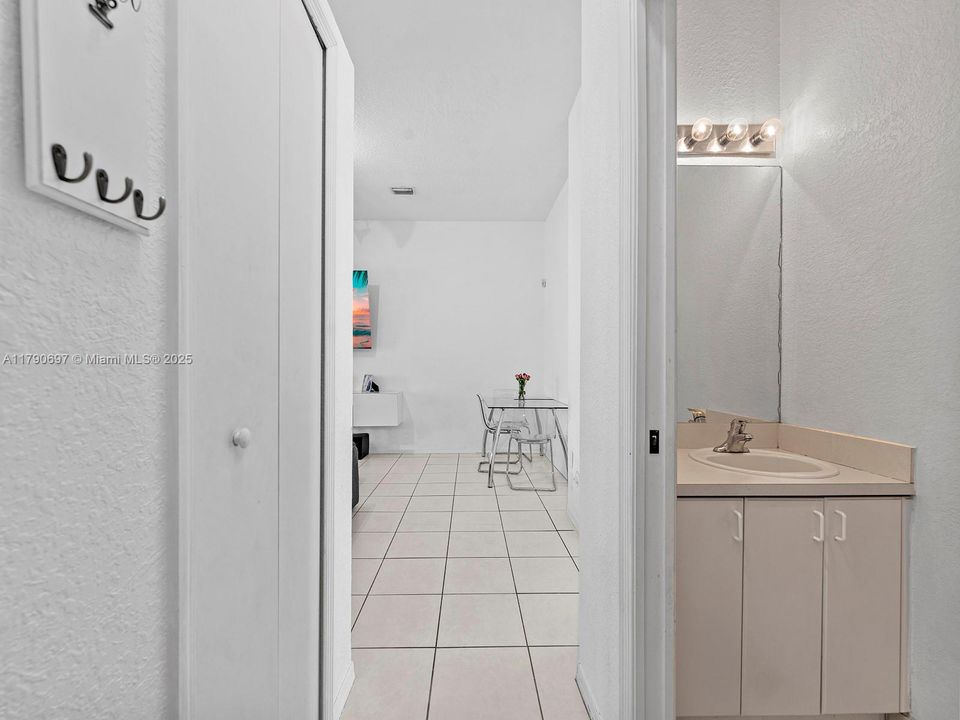 Недавно продано: $283,000 (2 спален, 2 ванн, 1431 Квадратных фут)