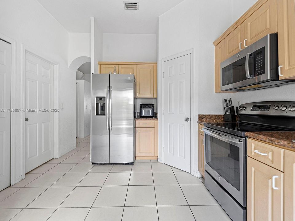 Недавно продано: $283,000 (2 спален, 2 ванн, 1431 Квадратных фут)