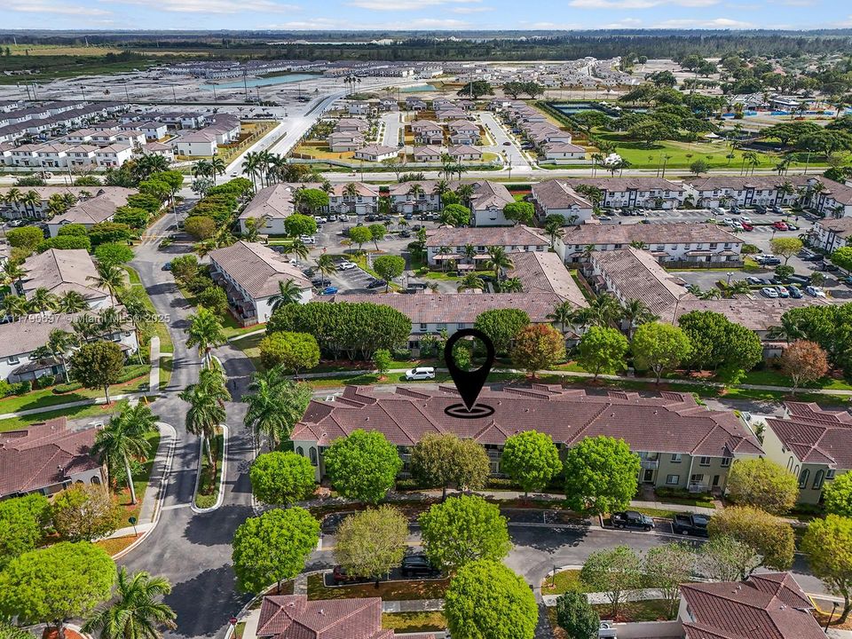 Недавно продано: $283,000 (2 спален, 2 ванн, 1431 Квадратных фут)