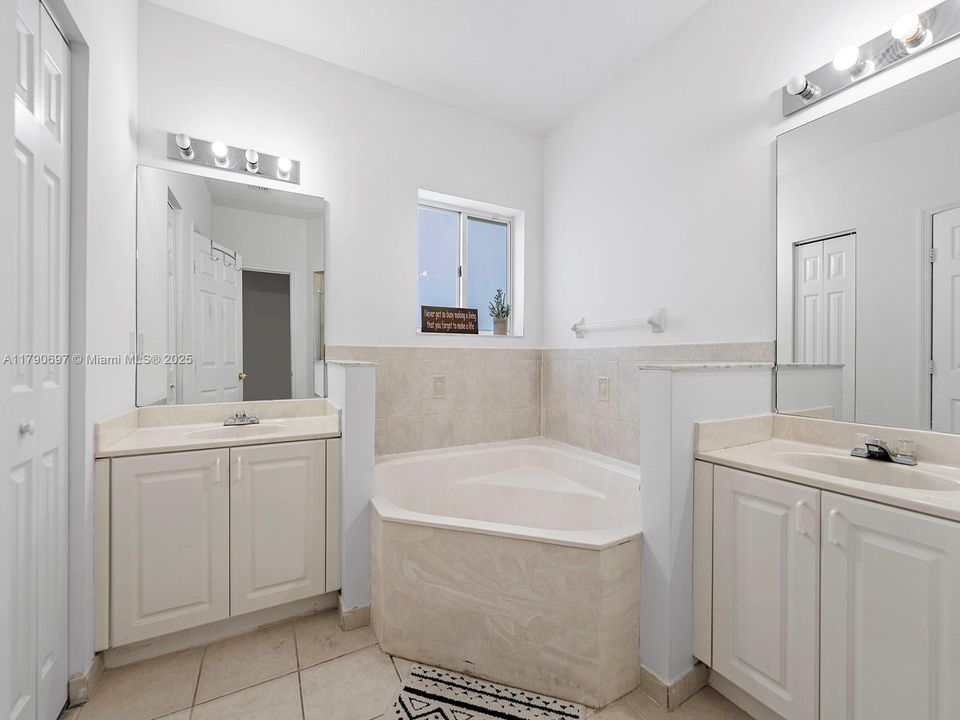 Недавно продано: $283,000 (2 спален, 2 ванн, 1431 Квадратных фут)