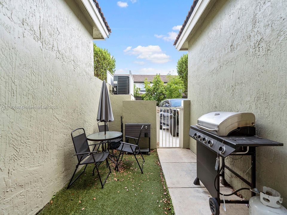 Недавно продано: $283,000 (2 спален, 2 ванн, 1431 Квадратных фут)