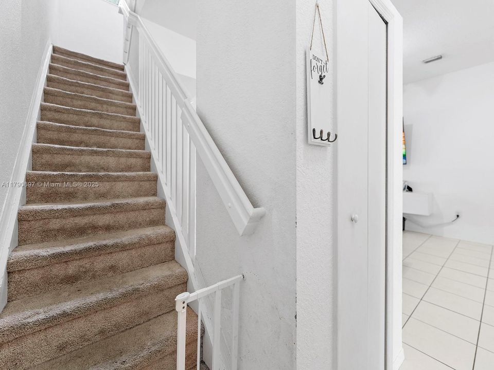 Недавно продано: $283,000 (2 спален, 2 ванн, 1431 Квадратных фут)