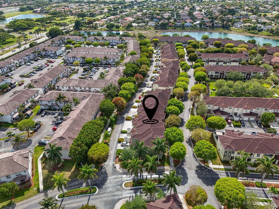 Недавно продано: $283,000 (2 спален, 2 ванн, 1431 Квадратных фут)