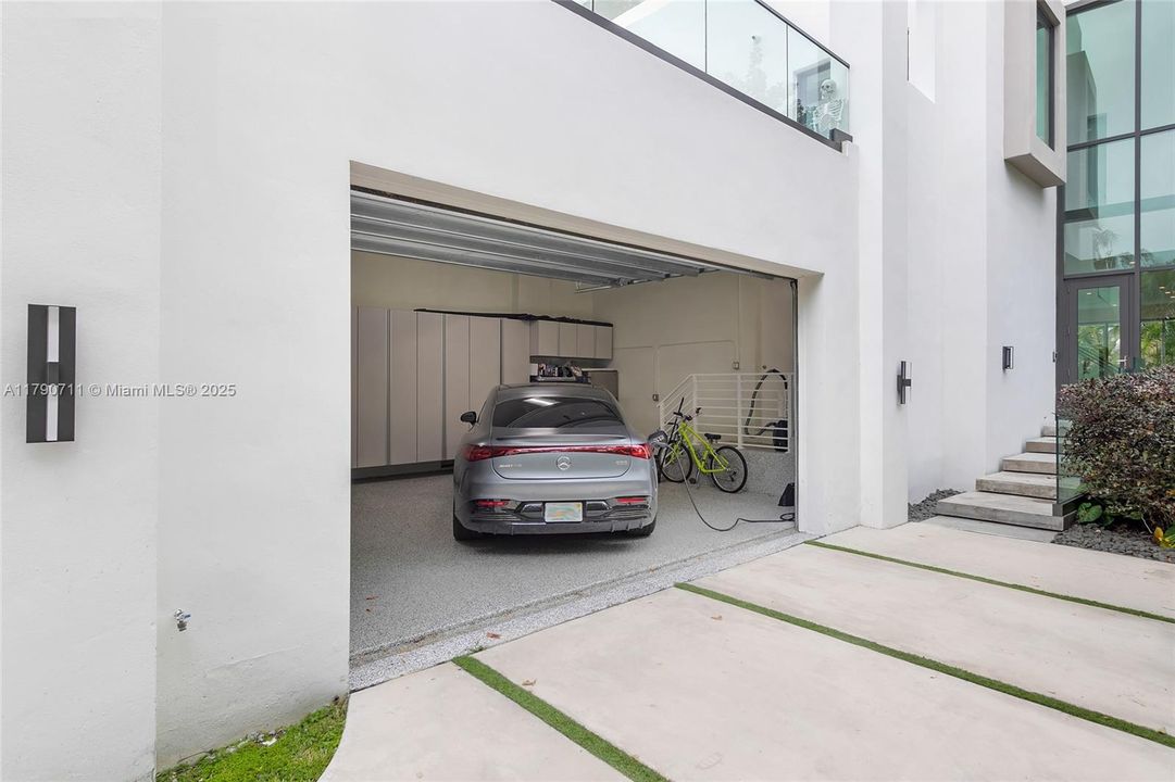Spacious garage