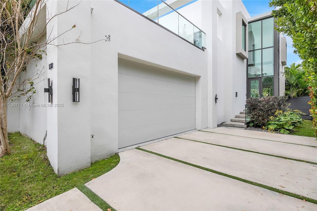 Spacious garage