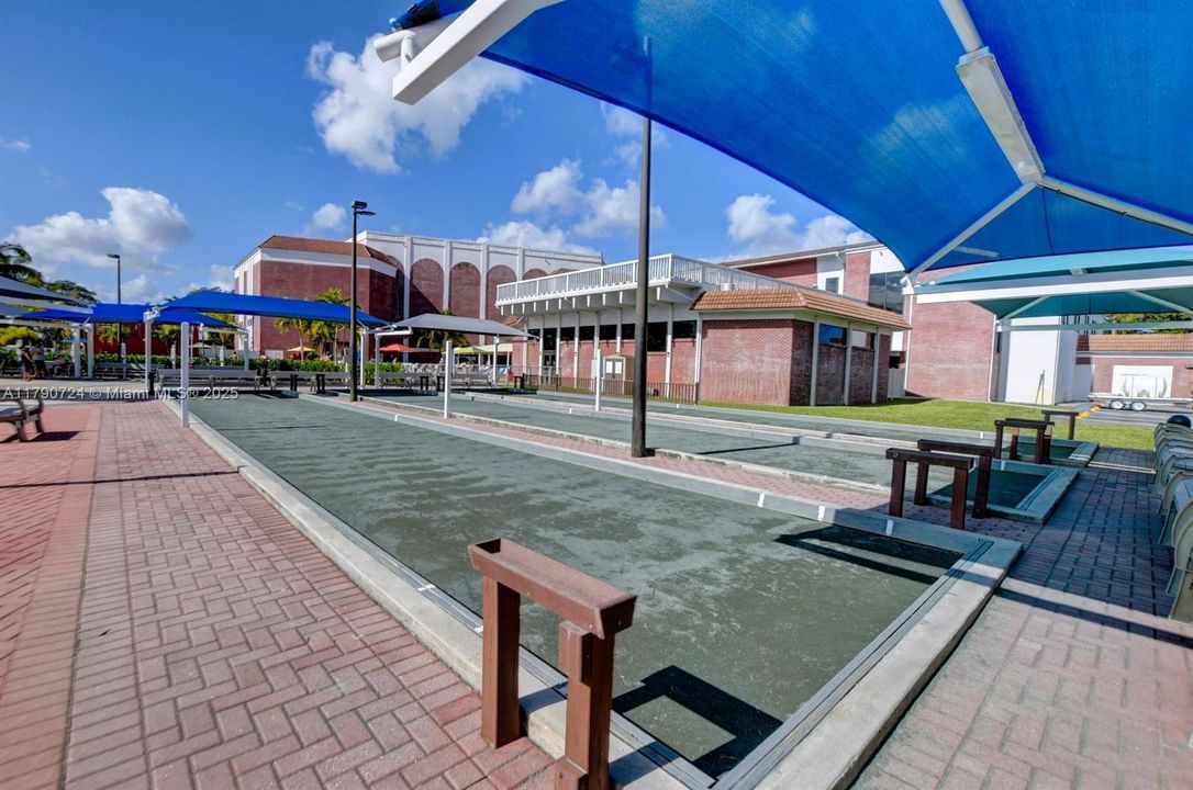 待售: $105,000 (1 贝兹, 1 浴室, 585 平方英尺)