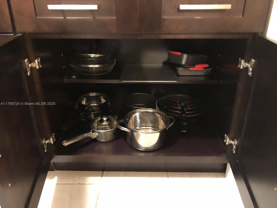 待售: $105,000 (1 贝兹, 1 浴室, 585 平方英尺)