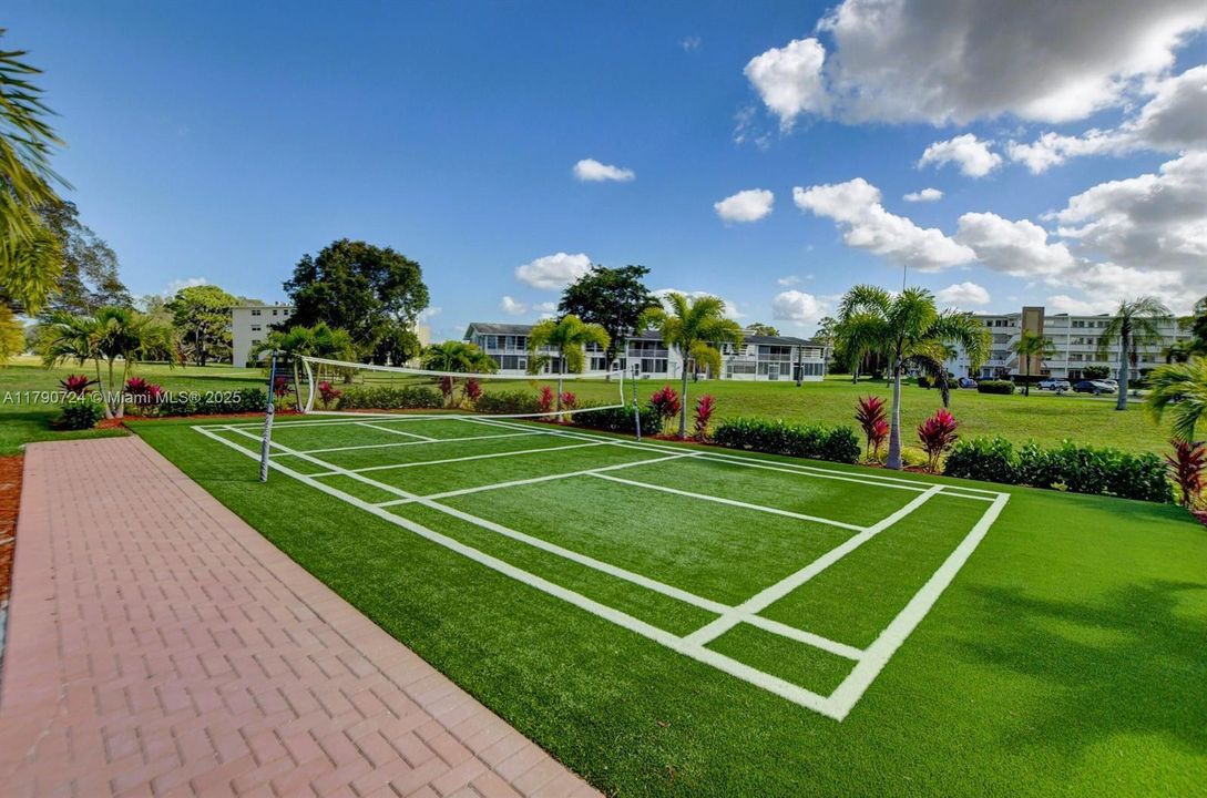 待售: $105,000 (1 贝兹, 1 浴室, 585 平方英尺)