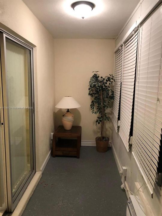 待售: $105,000 (1 贝兹, 1 浴室, 585 平方英尺)