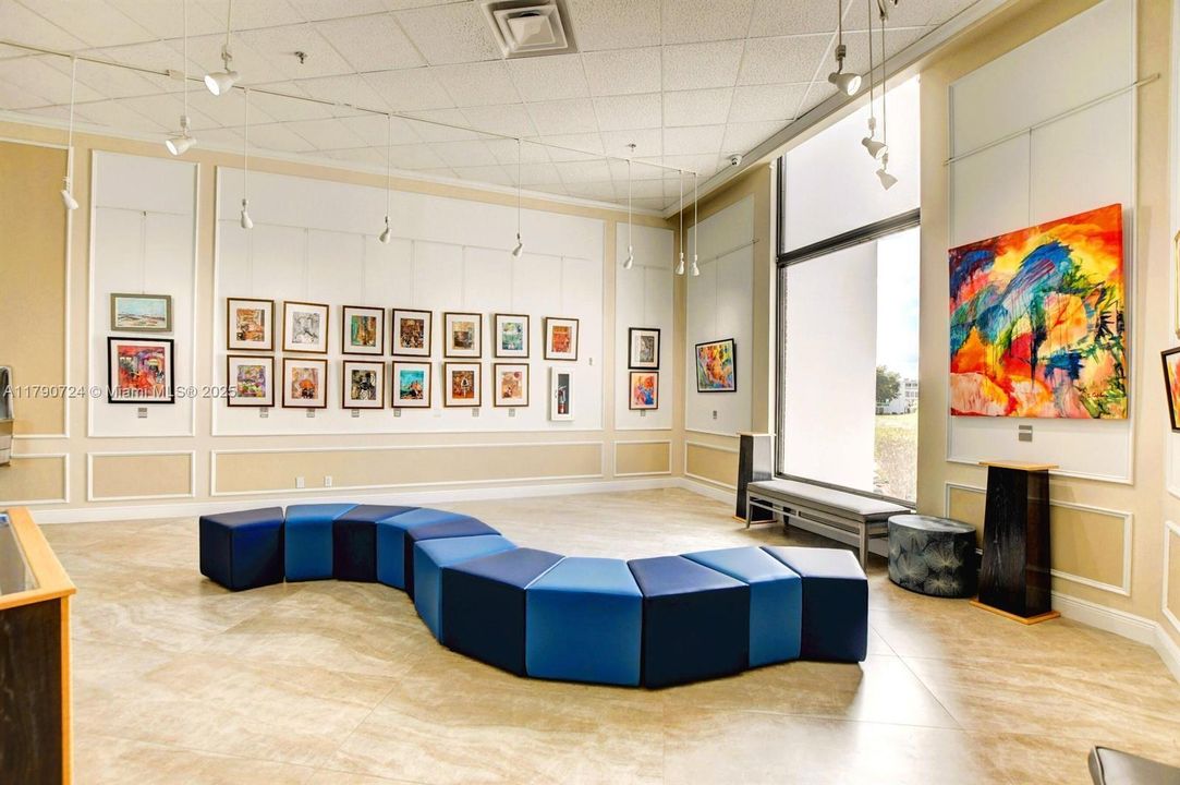 待售: $105,000 (1 贝兹, 1 浴室, 585 平方英尺)