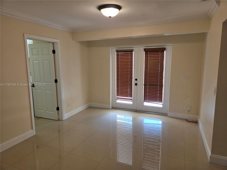 BONUS ROOM {OFFICE/DEN)