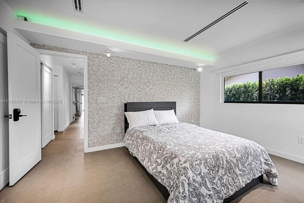 Recently Sold: $1,650,000 (4 beds, 3 baths, 2473 Square Feet)