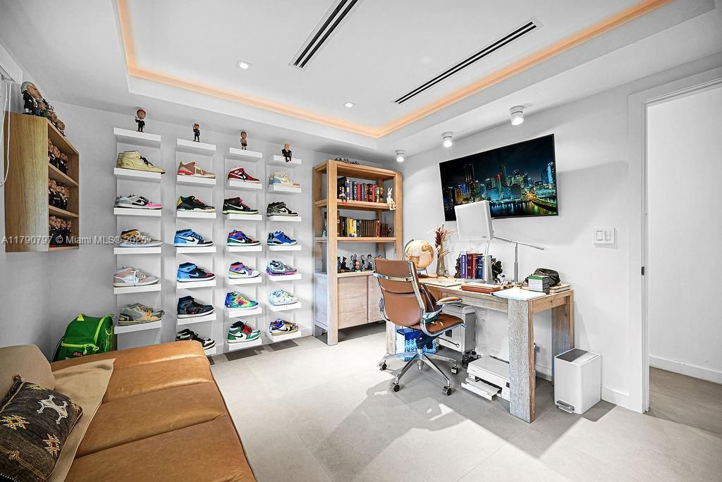 Recently Sold: $1,650,000 (4 beds, 3 baths, 2473 Square Feet)