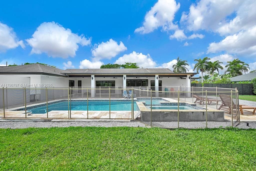 Recently Sold: $1,650,000 (4 beds, 3 baths, 2473 Square Feet)