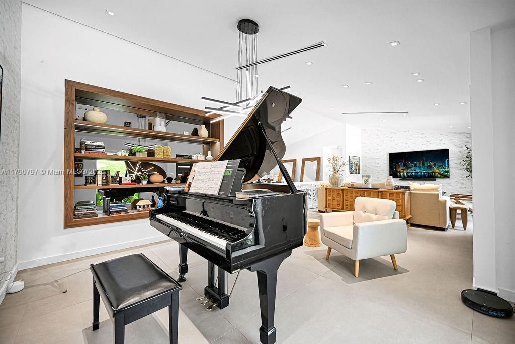 Recently Sold: $1,650,000 (4 beds, 3 baths, 2473 Square Feet)