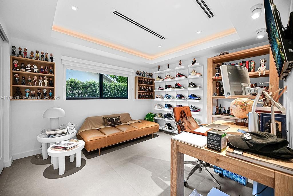 Recently Sold: $1,650,000 (4 beds, 3 baths, 2473 Square Feet)