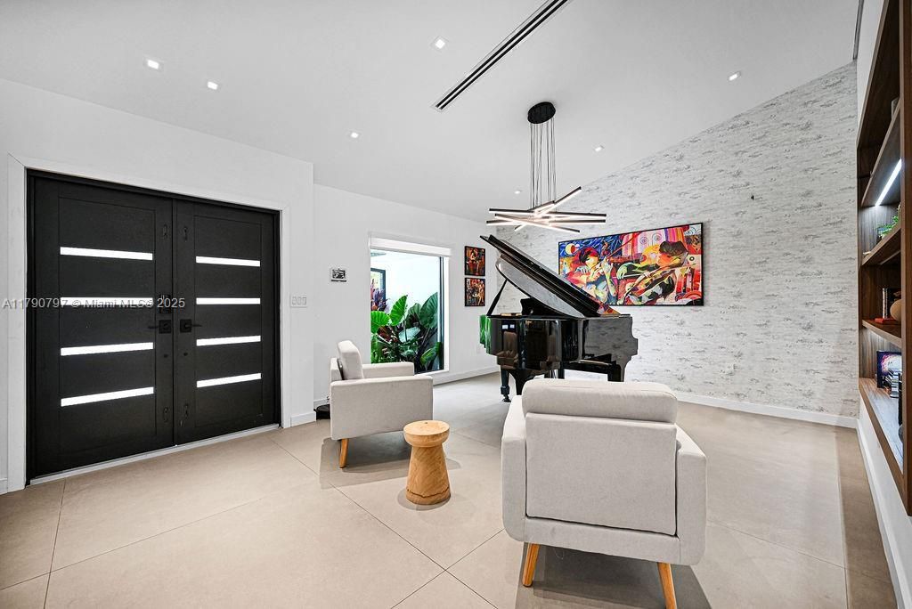 Recently Sold: $1,650,000 (4 beds, 3 baths, 2473 Square Feet)