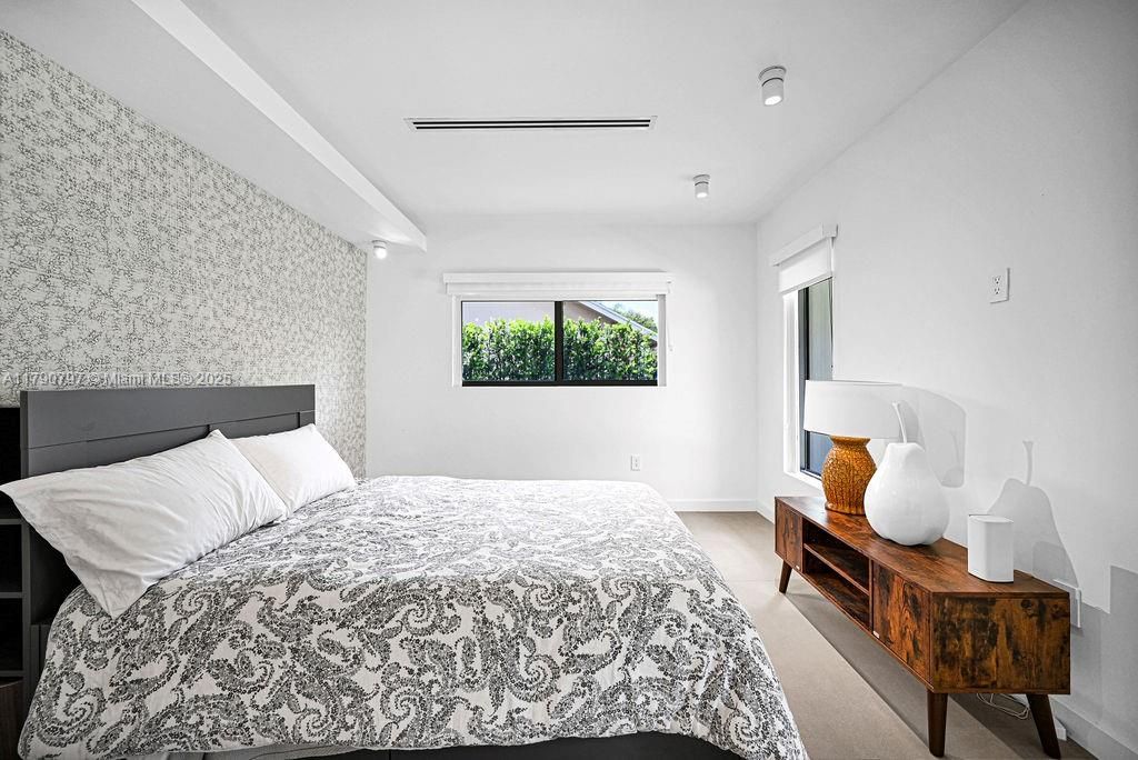 Recently Sold: $1,650,000 (4 beds, 3 baths, 2473 Square Feet)