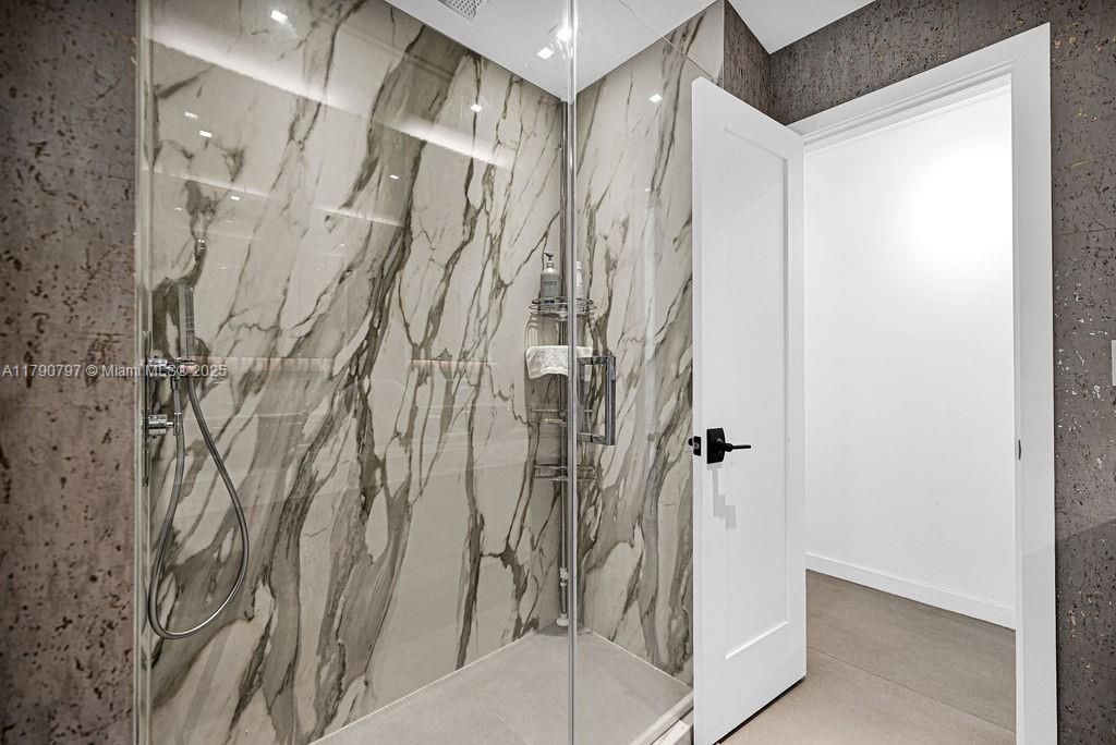 Recently Sold: $1,650,000 (4 beds, 3 baths, 2473 Square Feet)