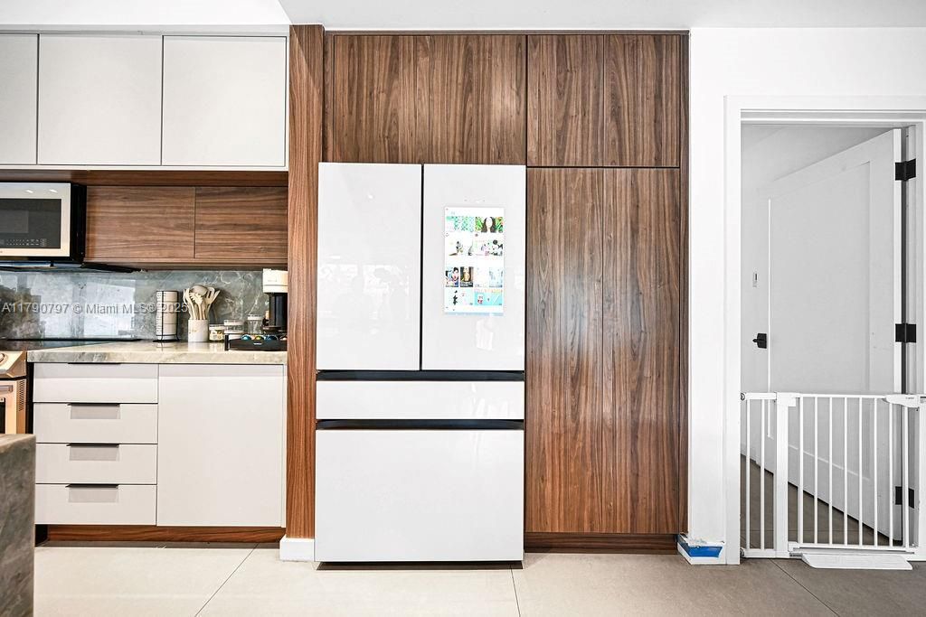 Recently Sold: $1,650,000 (4 beds, 3 baths, 2473 Square Feet)