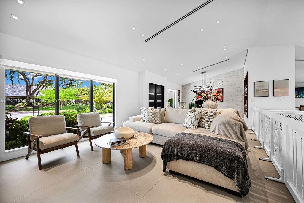 Recently Sold: $1,650,000 (4 beds, 3 baths, 2473 Square Feet)