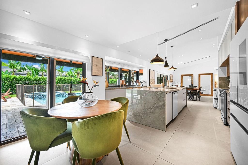 Recently Sold: $1,650,000 (4 beds, 3 baths, 2473 Square Feet)