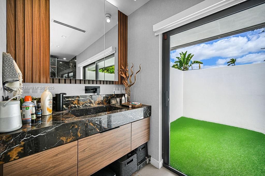 Recently Sold: $1,650,000 (4 beds, 3 baths, 2473 Square Feet)