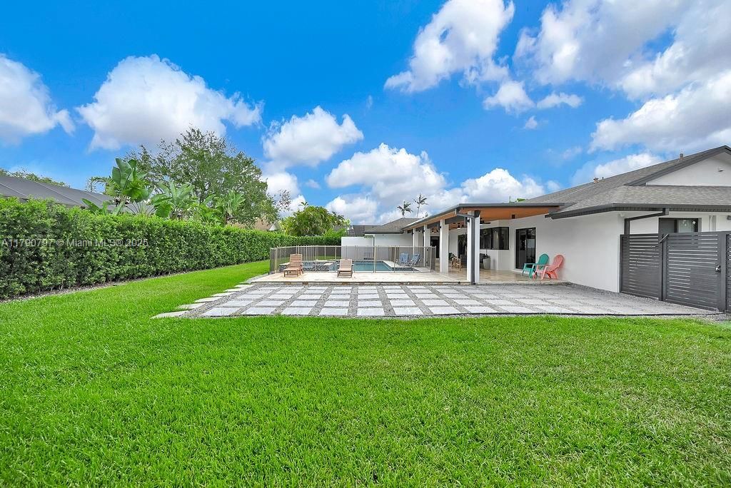 Recently Sold: $1,650,000 (4 beds, 3 baths, 2473 Square Feet)