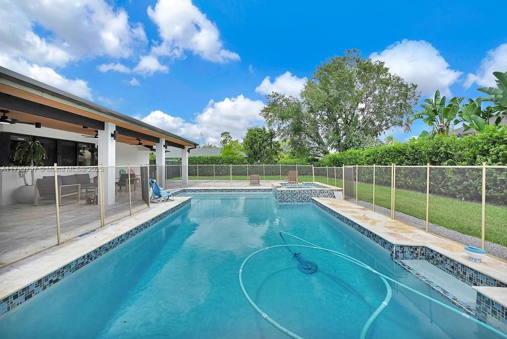 Recently Sold: $1,650,000 (4 beds, 3 baths, 2473 Square Feet)