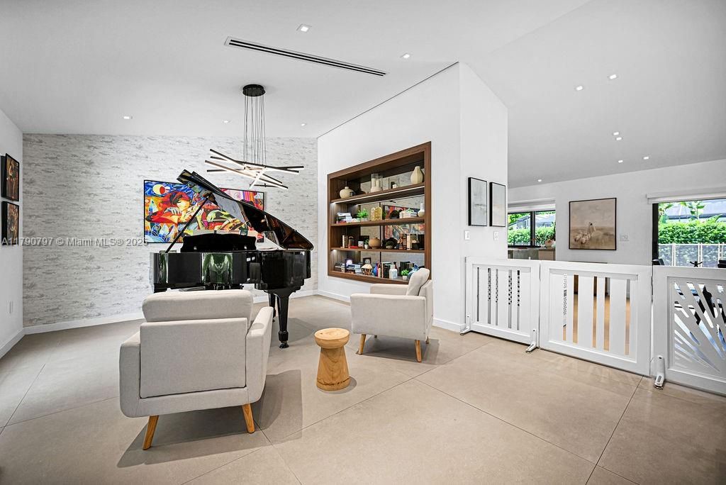 Recently Sold: $1,650,000 (4 beds, 3 baths, 2473 Square Feet)