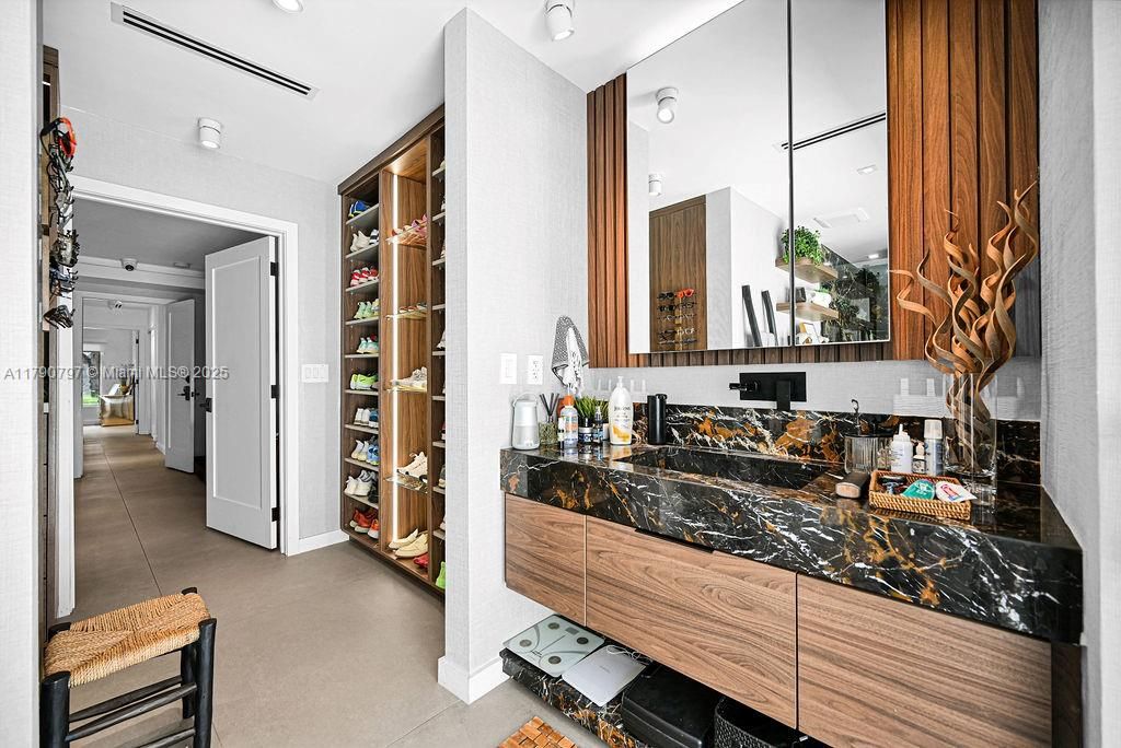 Recently Sold: $1,650,000 (4 beds, 3 baths, 2473 Square Feet)