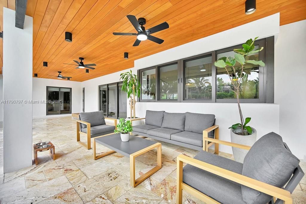 Recently Sold: $1,650,000 (4 beds, 3 baths, 2473 Square Feet)