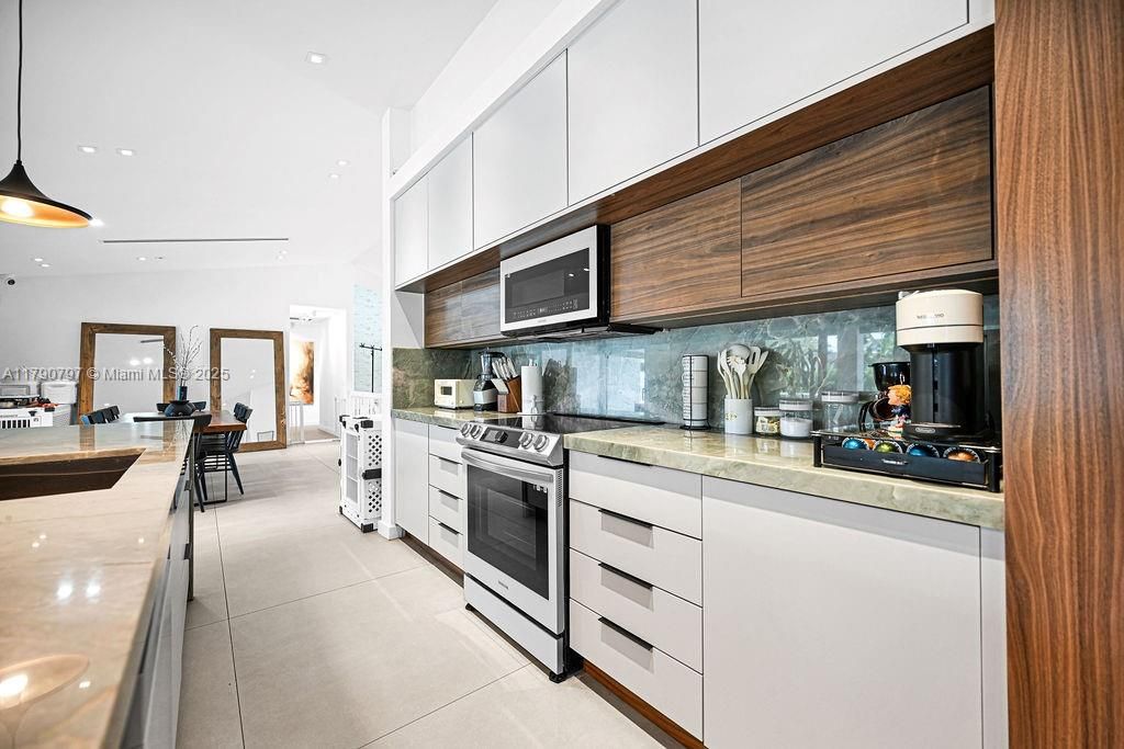 Recently Sold: $1,650,000 (4 beds, 3 baths, 2473 Square Feet)