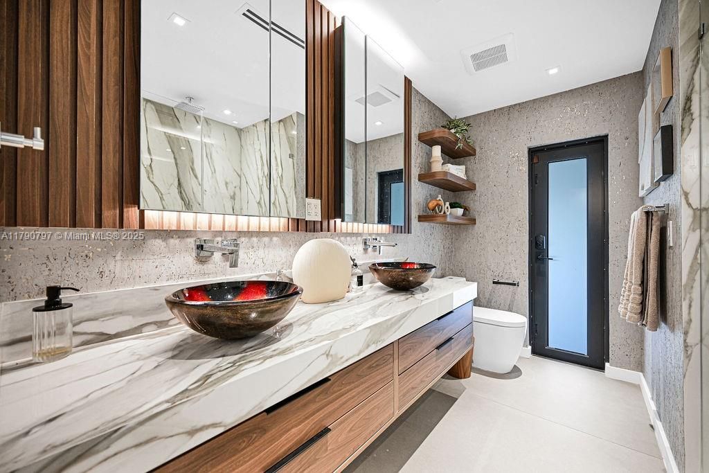 Recently Sold: $1,650,000 (4 beds, 3 baths, 2473 Square Feet)