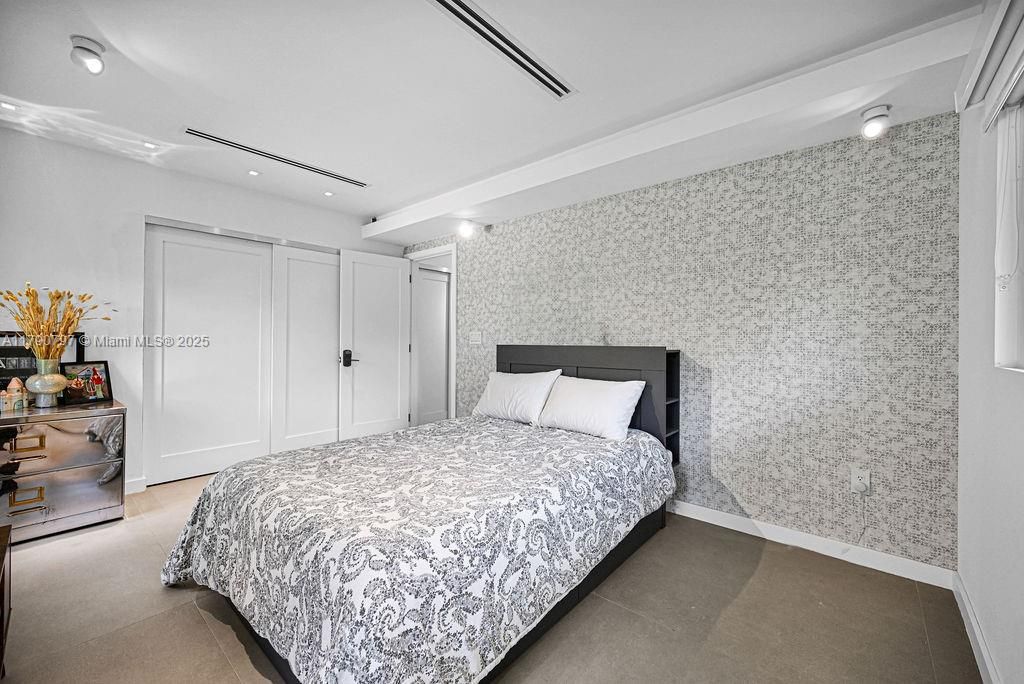 Recently Sold: $1,650,000 (4 beds, 3 baths, 2473 Square Feet)