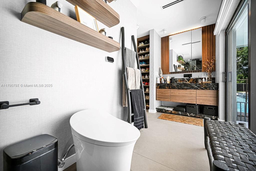 Recently Sold: $1,650,000 (4 beds, 3 baths, 2473 Square Feet)