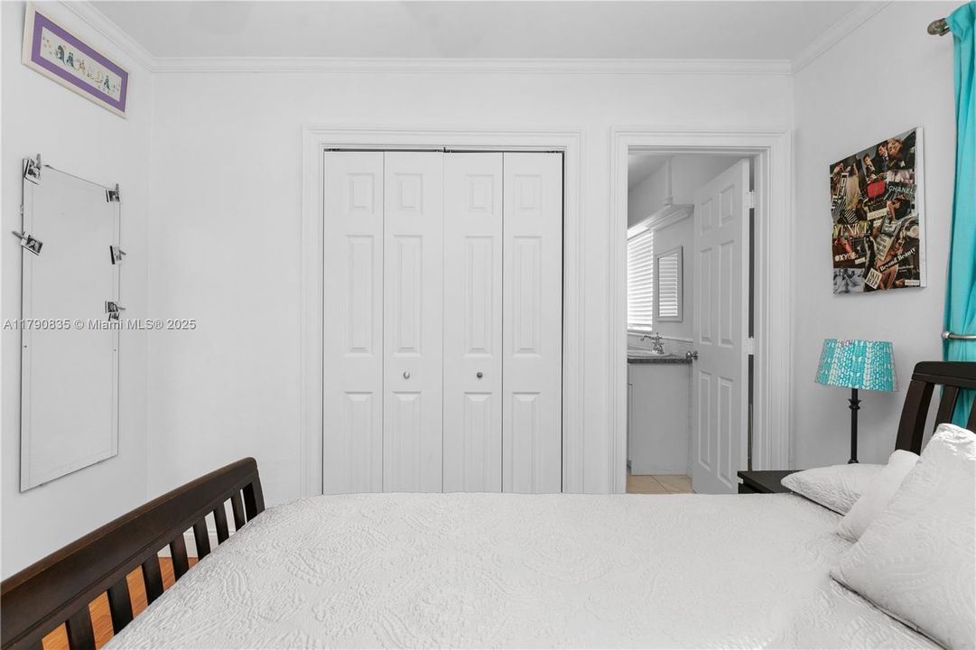 合同活跃: $2,975,000 (5 贝兹, 4 浴室, 3225 平方英尺)