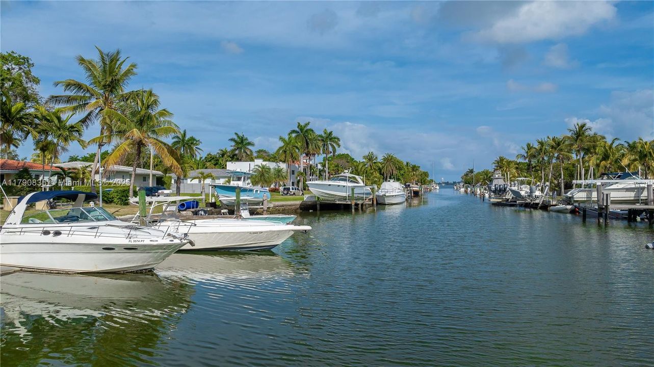 合同活跃: $2,975,000 (5 贝兹, 4 浴室, 3225 平方英尺)