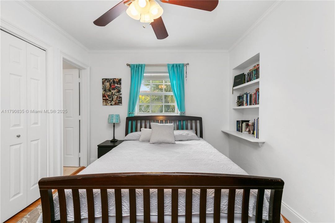 合同活跃: $2,975,000 (5 贝兹, 4 浴室, 3225 平方英尺)