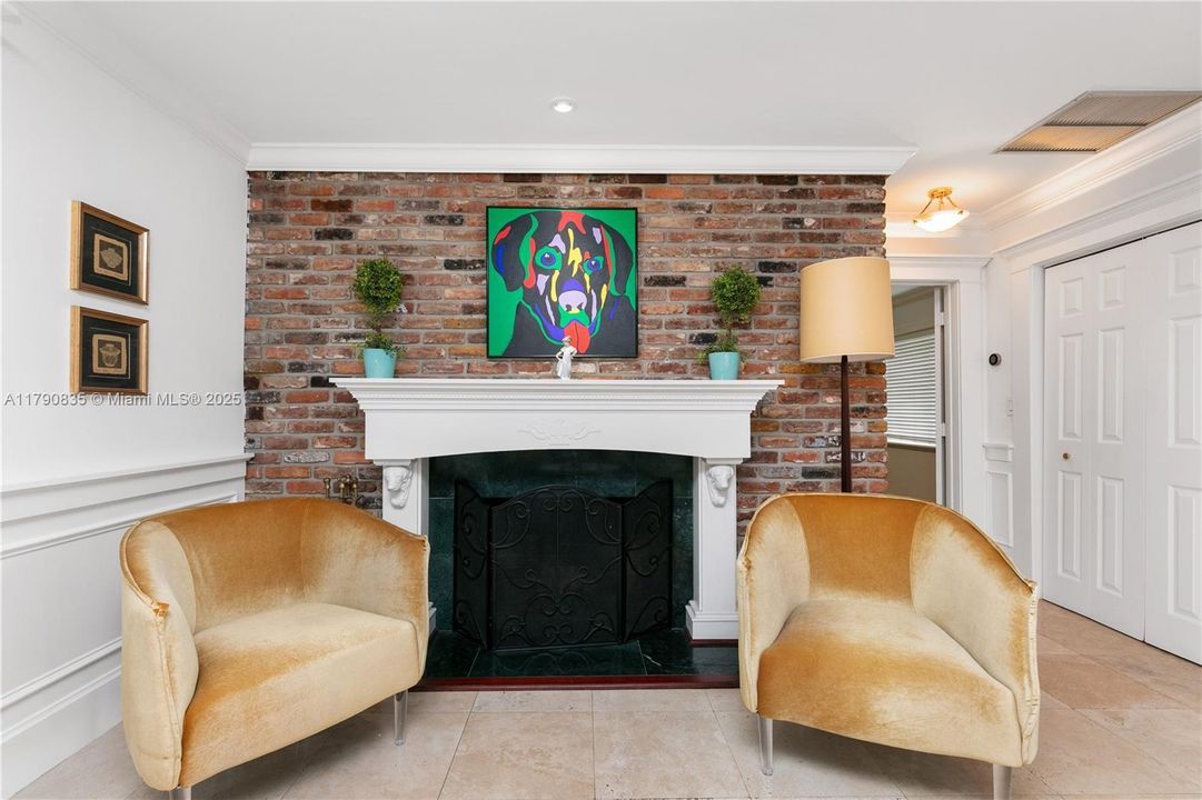 合同活跃: $2,975,000 (5 贝兹, 4 浴室, 3225 平方英尺)