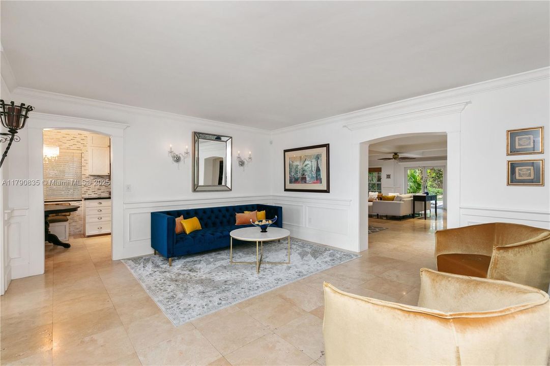 合同活跃: $2,975,000 (5 贝兹, 4 浴室, 3225 平方英尺)