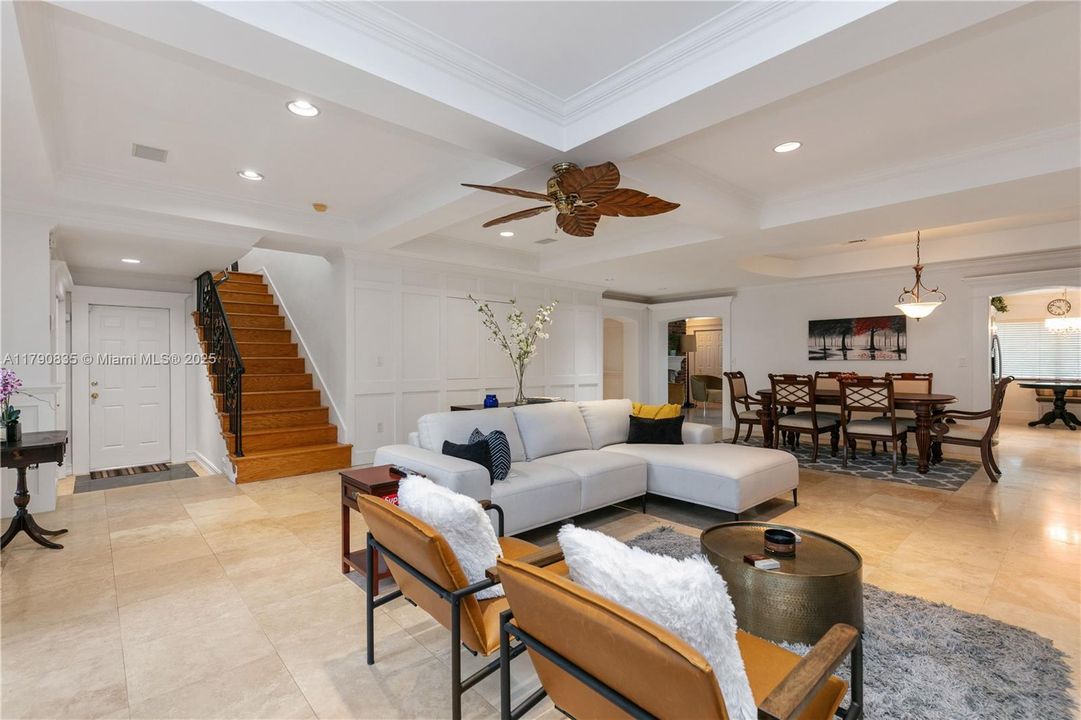 合同活跃: $2,975,000 (5 贝兹, 4 浴室, 3225 平方英尺)