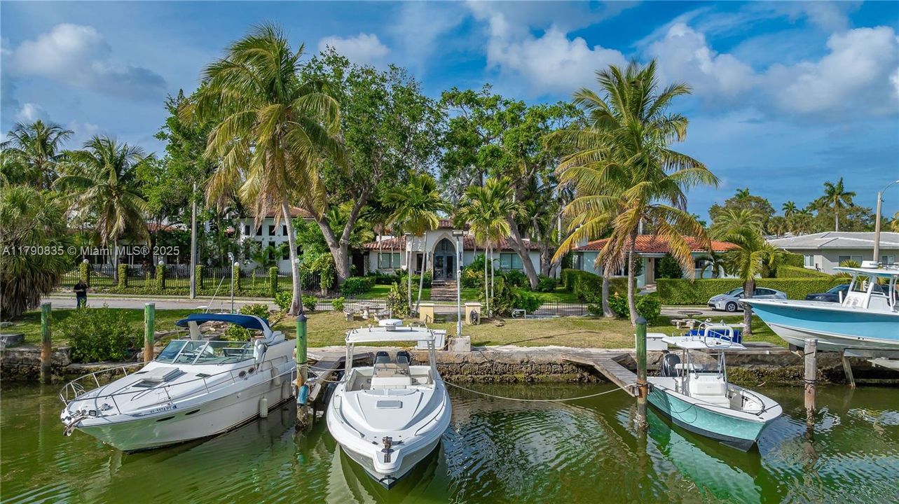 合同活跃: $2,975,000 (5 贝兹, 4 浴室, 3225 平方英尺)