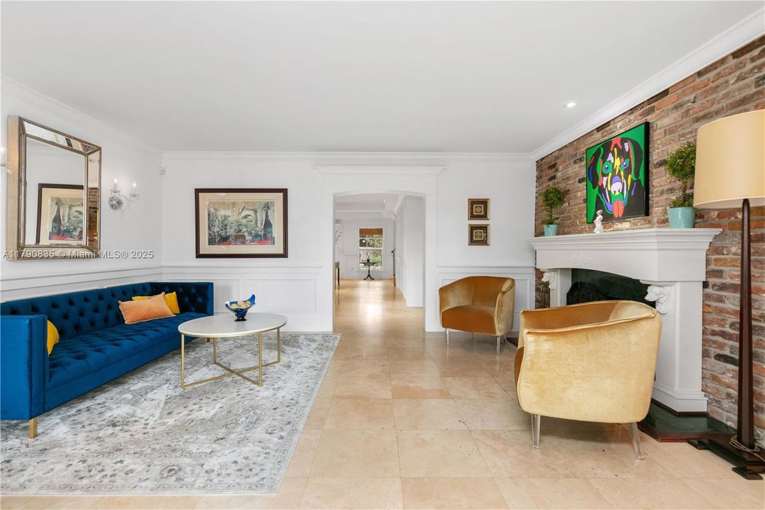 合同活跃: $2,975,000 (5 贝兹, 4 浴室, 3225 平方英尺)