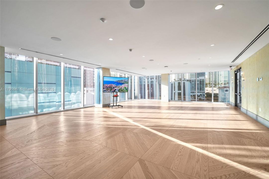 En Venta: $4,724,500 (4 camas, 6 baños, 4401 Pies cuadrados)