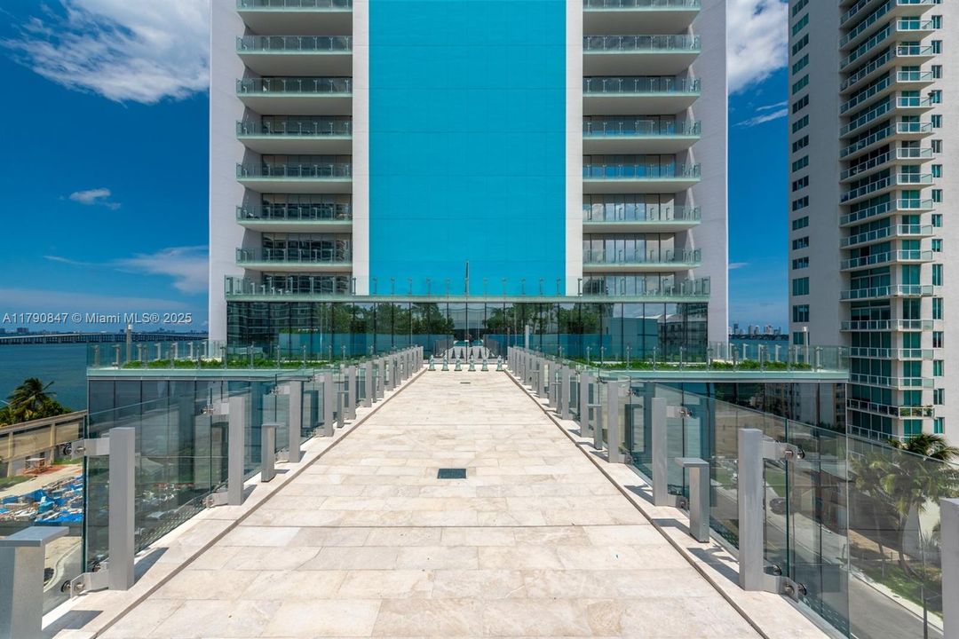 En Venta: $4,724,500 (4 camas, 6 baños, 4401 Pies cuadrados)